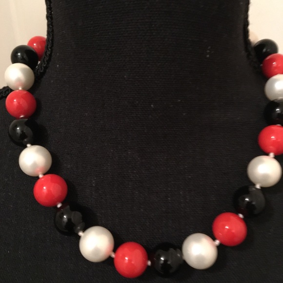 PRE-LOVED VINTAGE AUTHENTIC GENUINE PEARL CORALS/BLACK ONYX 14K GOLD NECKLACE